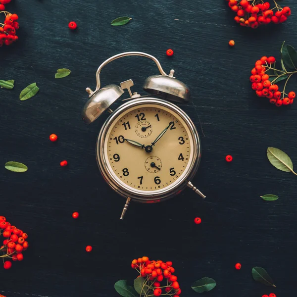 Ten after ten on alarm clock, flat lay — Stock Photo, Image