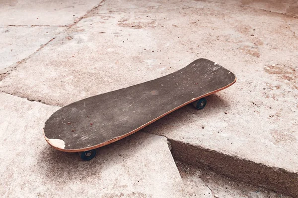 Old worn skateboard — Stock Photo, Image