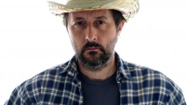 Çiftçi kafa beyaz arka plan, röportaj veya tarım salkım vlog için kavramsal görüntüleri izole başını sallayarak