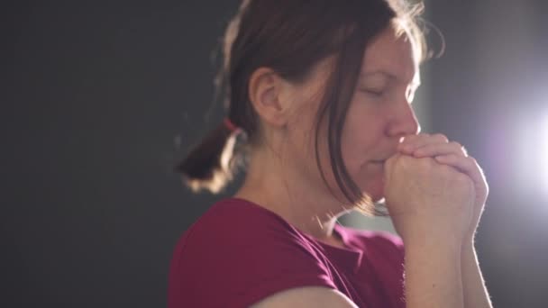 Woman Praying Hands Clasped Dark Room Handheld Footage — 图库视频影像