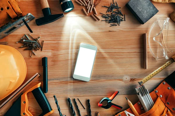 Smartphone mock up on carpentry woodwork workshop desk — Stock Photo, Image