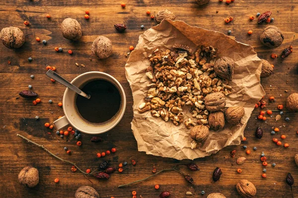 Ripe walnut fruit and coffee cup on table, top view — Stock Photo, Image