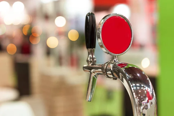 Grifo de cerveza en el bar, burla — Foto de Stock