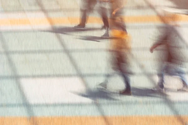 Grupo de personas, efecto de desenfoque de movimiento — Foto de Stock