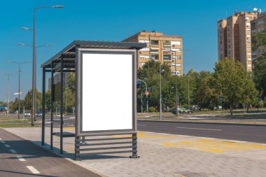 Otogarda açık hava reklam afişi alay