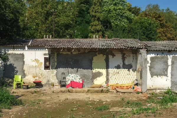 スラム、貧困地域の古い荒廃した家 — ストック写真
