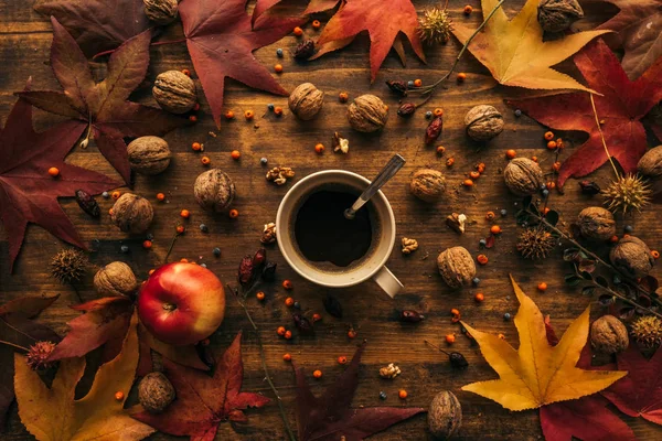 Herbstliche Kaffeepause, direkt darüber — Stockfoto