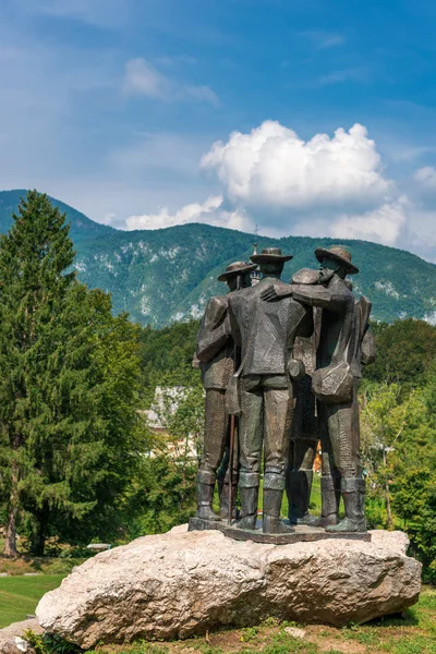 Monument to four brave men — Stock Photo, Image