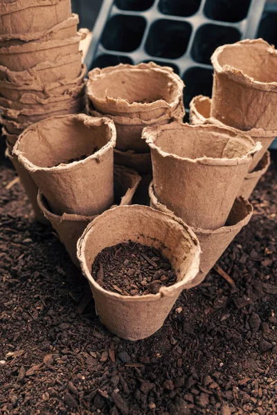 Biodegradable peat pots for organic farming food production — Stock Photo, Image