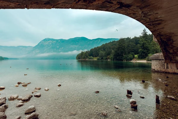 Lac Bohinj - belle destination touristique en Slovénie, Europe — Photo