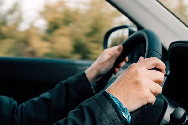 Female hands on steering wheel — Stock Photo, Image