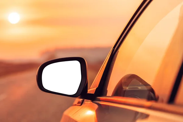 Seitenspiegel von Auto-Attrappe abgefahren — Stockfoto