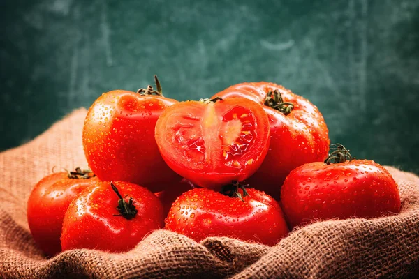 Montón Tomate Orgánico Maduro Fresco Rociado Con Agua —  Fotos de Stock