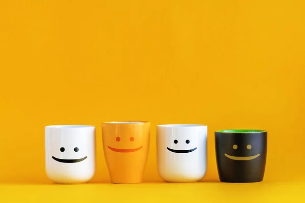 Kávové Poháry Happy Emoticons Konceptuální Obrázek Pro Obchodní Tým Coffee — Stock fotografie