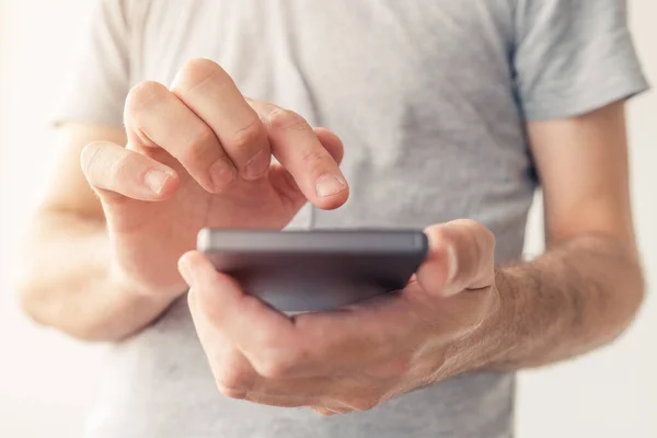 Close Male Hands Typing Text Message Smartphone Selective Focus — Stock Photo, Image