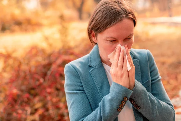 Businesswoman Nose Blowing Paper Tissue Autumnal Park Work Break Selective — Stock Photo, Image