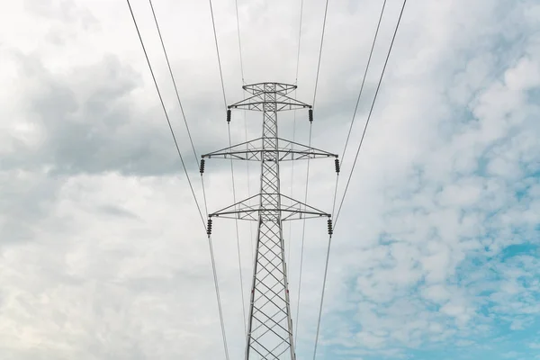 Einkreis Dreiphasen Hochspannungsfreileitung Übertragungsstahlgittermast Oder Strommast Gegen Weiße Wolken Himmel — Stockfoto