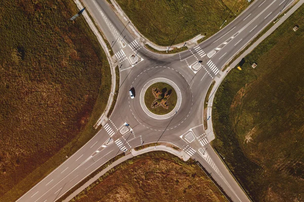 Auta Silniční Kruhové Křižovatce Kruhový Objezd Horní Pohled Drone Pov — Stock fotografie