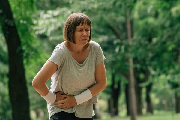 Female Jogger Painful Face Grimace Feeling Pain Lower Abdomen Running — Stock Photo, Image