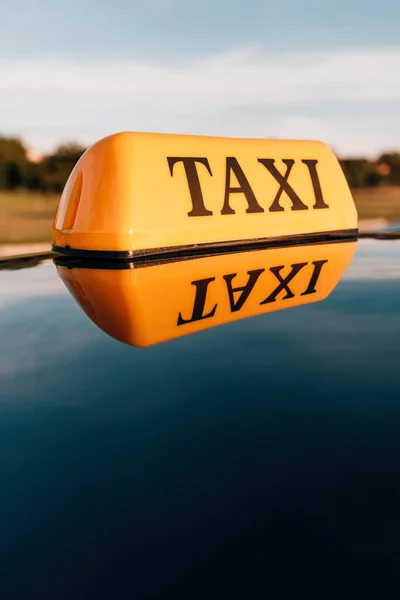 Taxi Teken Dak Cabine Auto Met Kopieerruimte — Stockfoto