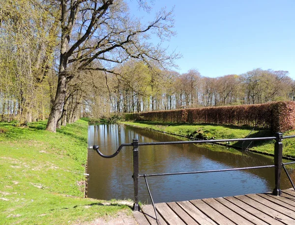 Regelbundna Park Runt Den Medeltida Slott Menkemaborg Nederländerna — Stockfoto