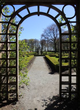 Normal park çevresinde Ortaçağ Kalesi Menkemaborg Hollanda