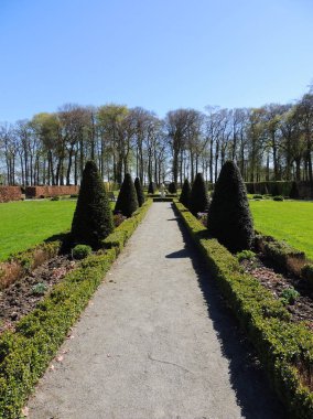 Normal park çevresinde Ortaçağ Kalesi Menkemaborg Hollanda