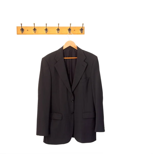 Mans jaqueta de terno cinza no cabide, desligado e isolado no branco. Aposentadoria, conceito de redundância ou trabalho até tarde . — Fotografia de Stock