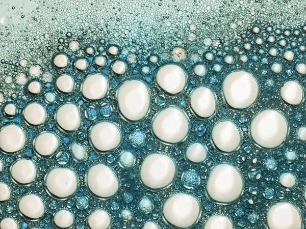 Vackra bubblor, skum. Turkos och vit tvål lödder. — Stockfoto