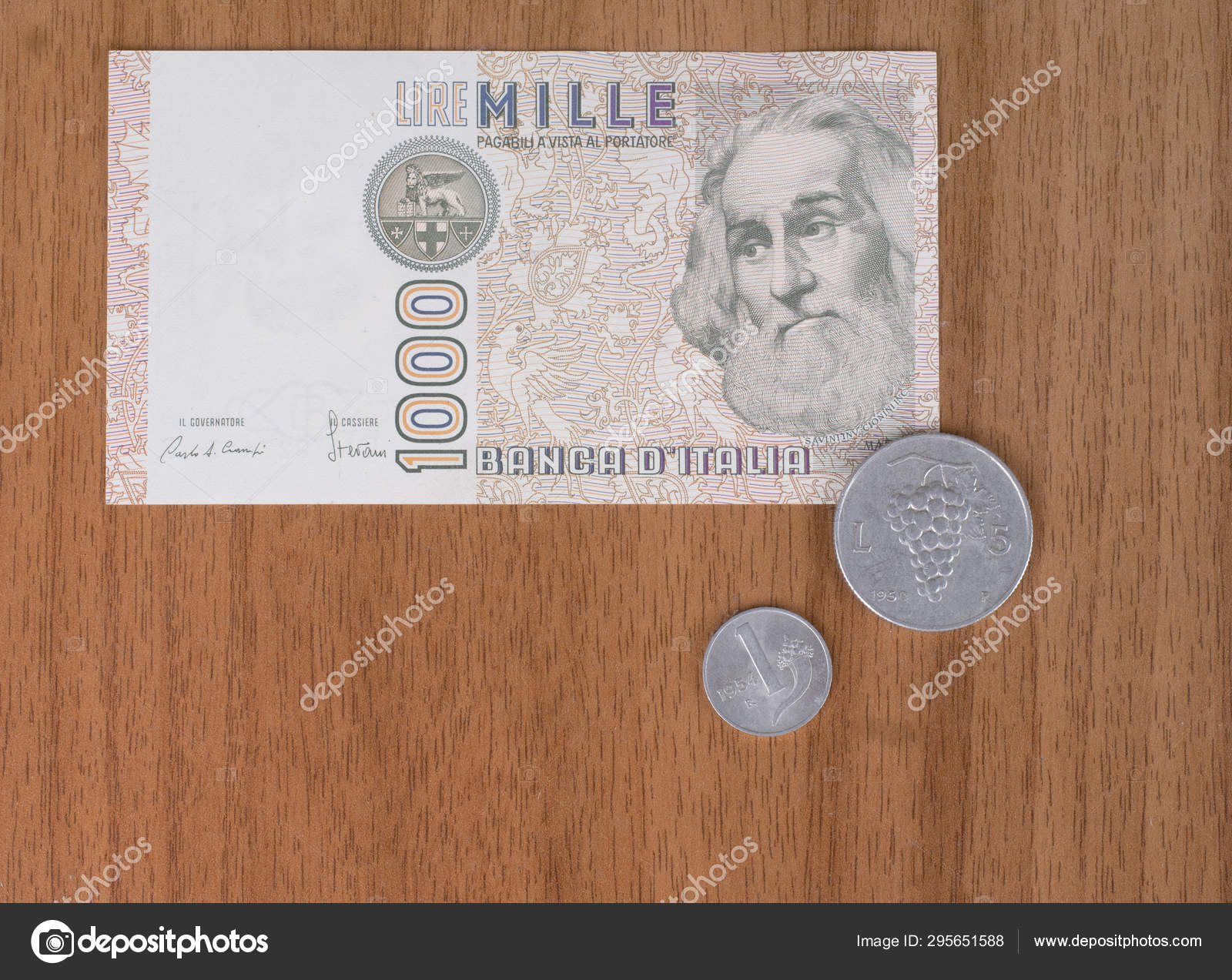 意大利老式货币。纸币和硬币. ——图库图片© Goldfinch4ever #295651588