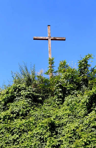 Kreuz Auf Dem Hügel — Stockfoto