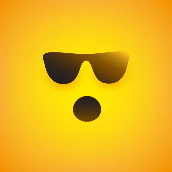 Emoji Zaskoczoną Twarzą Otwartymi Ustami Okularami Przeciwsłonecznymi Prosty Emoticon Żółtym — Wektor stockowy