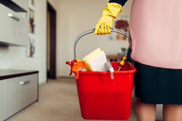 Housemaid Holds Cleaning Equipment Corridor Hotel Background Professional Housekeeping Charwoman — Stock Photo, Image