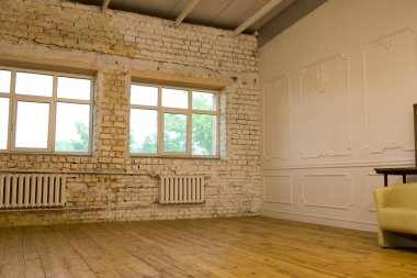 Eski terk edilmiş bir binada Oda yıpranmış