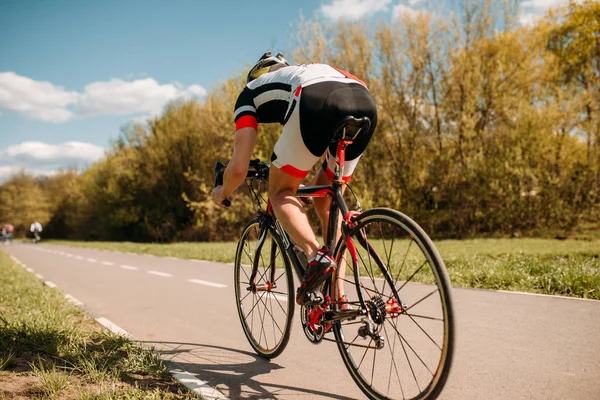 Male Cyclist Helmet Sportswear Riding Bicycle Back View — Stock Photo, Image