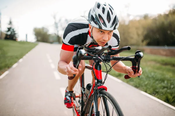 Ciclista Masculino Capacete Sportswear Andar Bicicleta — Fotografia de Stock