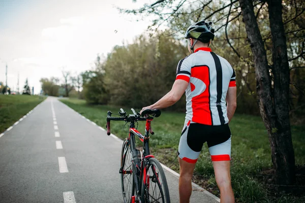 Cyclist Helmet Sportswear Rides Bicycle Back View Workout Bike Path — Stock Photo, Image