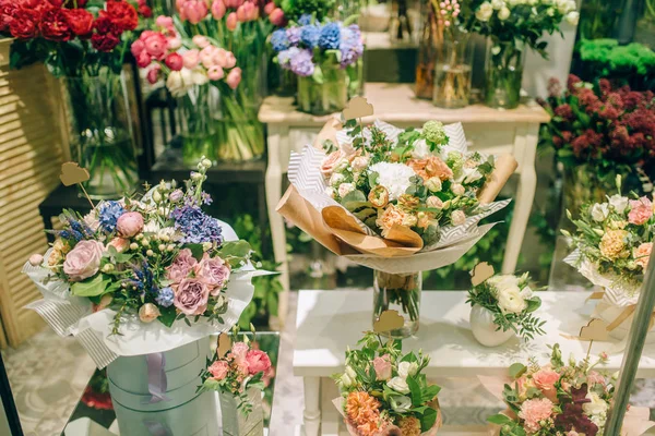 Fresh Bouquets Arrangement Flower Boutique Nobody Floral Business Showcase Shop — Stock Photo, Image