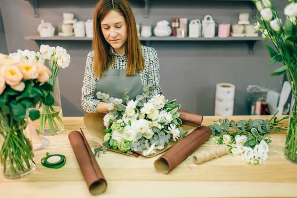 Female Florist Decorating Fresh Flower Composition Floral Business Bouquet Preparation — Stock Photo, Image