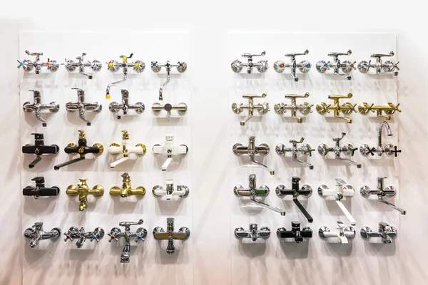 New Chrome Showers Faucets Plumbing Shop Nobody Sanitary Equipment — Stock Photo, Image