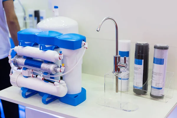Umkehrosmose Wasserreinigungsfilter Ausstellungsstand Filtersystem Wasseraufbereitung — Stockfoto