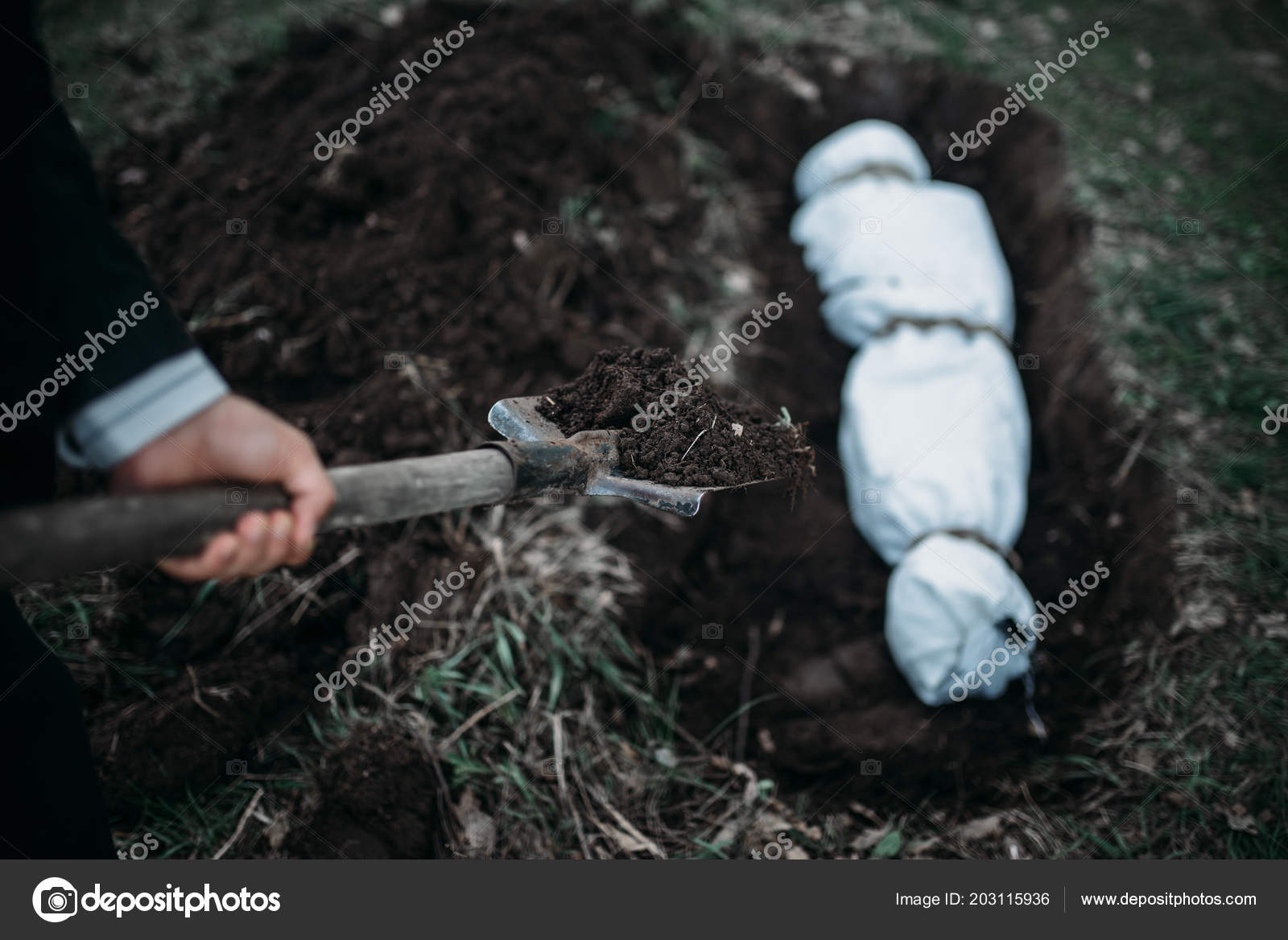 Копает могилу. К чему снится закапывать человека. К чему снится закапывать человека. К чему снится закапывать человека. Копать землю лопатой.