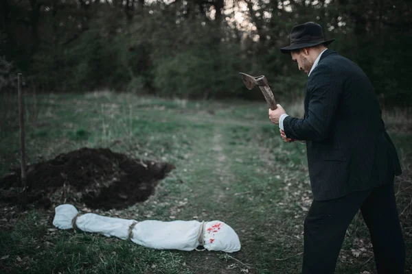 Manyak sarılı bir tuval, seri katil kavramı, suç korku kurban beden karşı baltalı