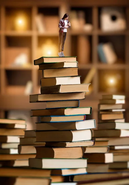 Little Young Woman Standing Mountain Large Books Textbooks Scale Effect — Stock Photo, Image