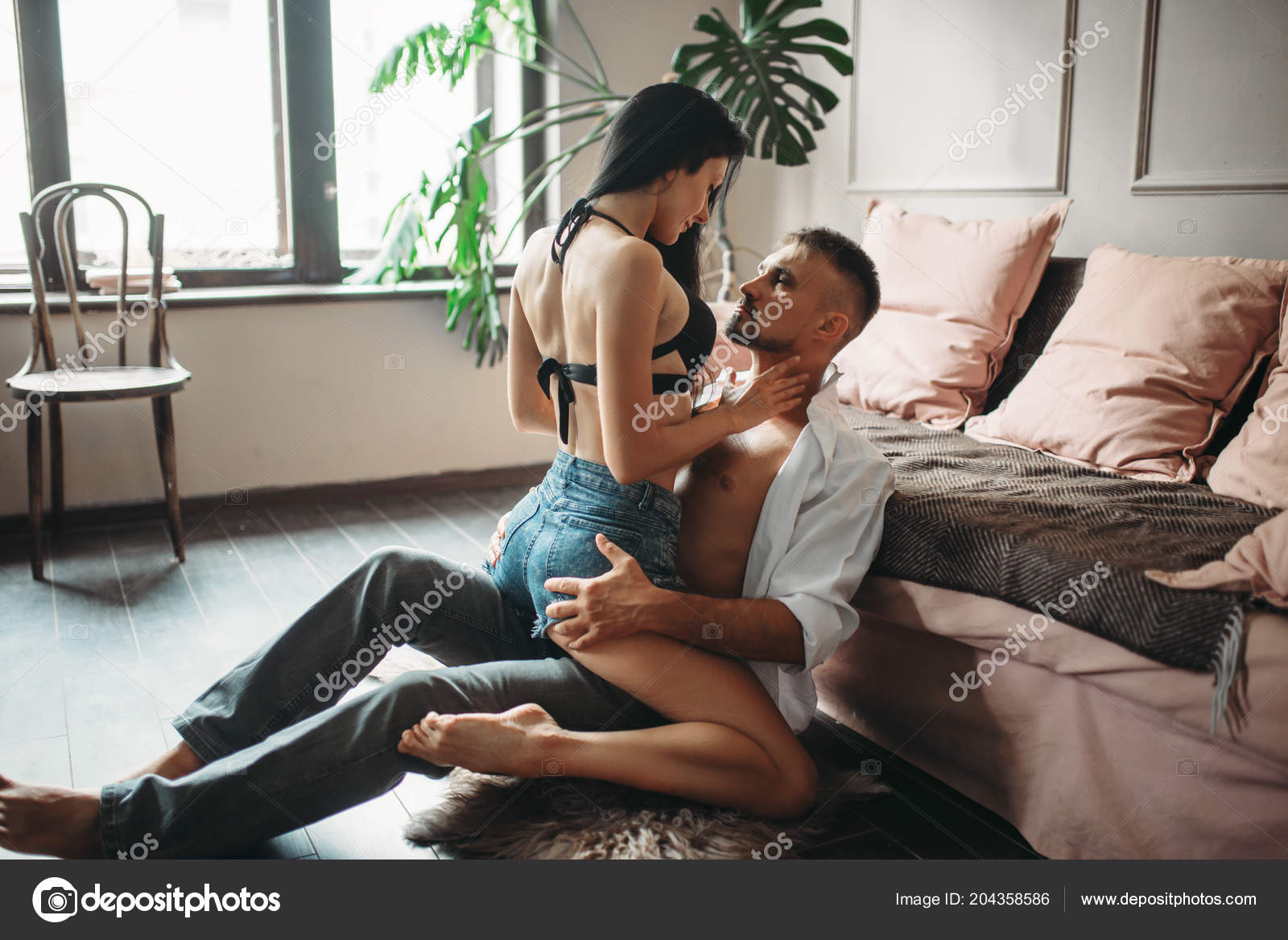 Хабаровск: Жалаңаш әйелдер, үй фотолары