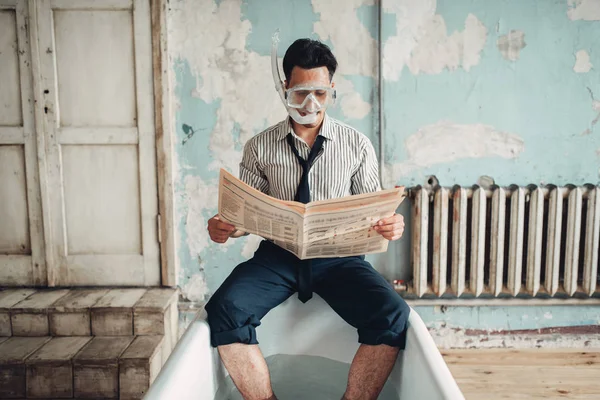 Funny Businessman Flippers Bathtub Reads Newspaper Humor Business Lottery Fortune — Stock Photo, Image