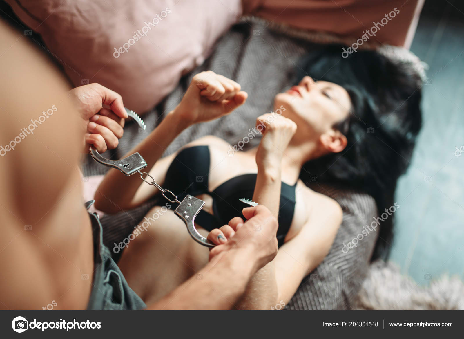 Sexy Couple Play With Handcuffs In Bed Erotica Erotic Scene Sexual Relationship Sex Toys Fotografia Por Nomadsoul1 Sexy Couple Play With Handcuffs In Bed Erotica Erotic Scene Sexual Relationship Sex Toys Fotografia Por Nomadsoul1