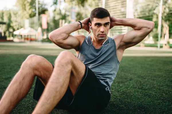 Atleta Masculino Fazendo Exercícios Abdominais Treino Fitness Livre Forte Desportista — Fotografia de Stock