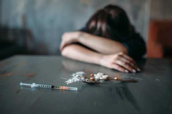 Kvinnlig Knarkare Hand Hand Når För Dosen Bordet Drug Addiction — Stockfoto