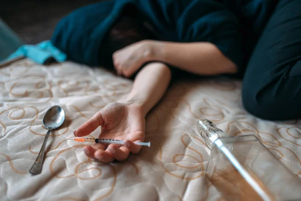 Female Druggy Syringe Hand Lies Bed Bottle Alcohol Spoon Dose — Stock Photo, Image